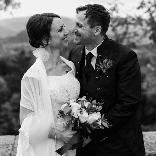 Eva-Maria und Marcel bei ihrer Hochzeit in Standesamt Stirling