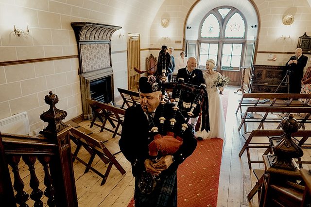 hochzeit-schottland-paar-dudelsackspieler